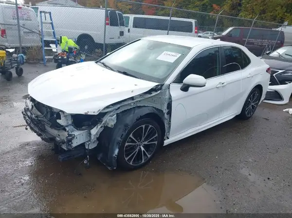 4T1B11HK5KU822026 2019 TOYOTA CAMRY - Image 2