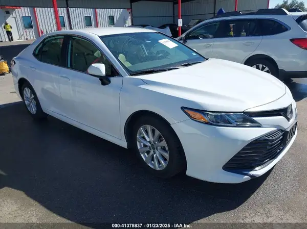 4T1B11HK5KU824360 2019 TOYOTA CAMRY - Image 1