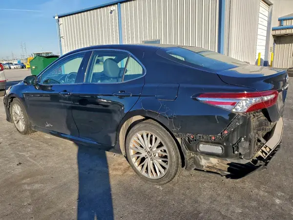 4T1B11HK6JU001208 2018 TOYOTA CAMRY - Image 2