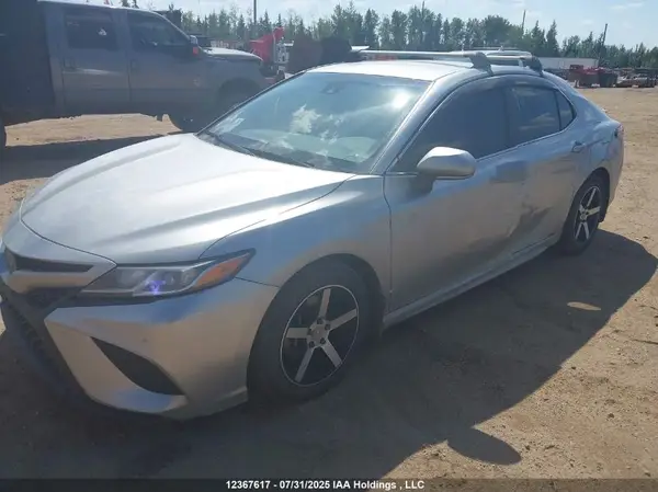 4T1B11HK6JU002276 2018 TOYOTA CAMRY - Image 2
