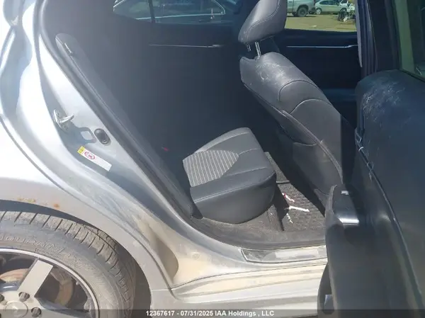 4T1B11HK6JU002276 2018 TOYOTA CAMRY - Image 8