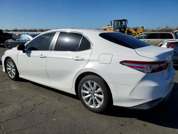 4T1B11HK6JU003265 2018 TOYOTA CAMRY - Image 2