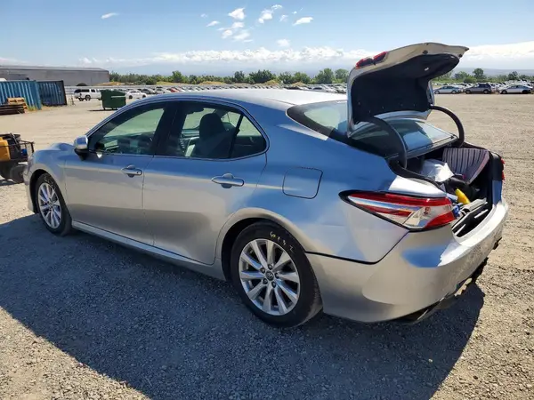 4T1B11HK6JU003797 2018 TOYOTA CAMRY - Image 2