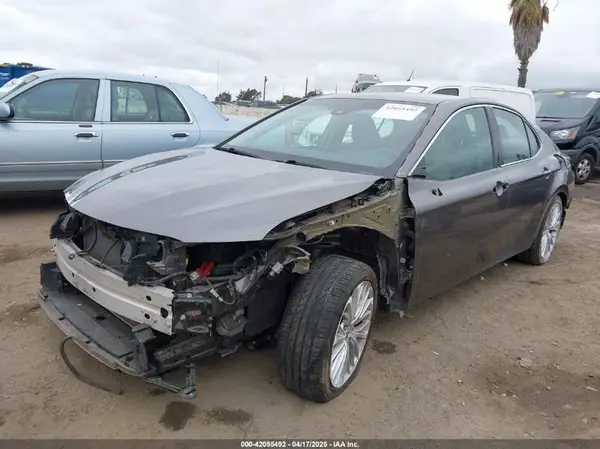 4T1B11HK6JU005131 2018 TOYOTA CAMRY - Image 2