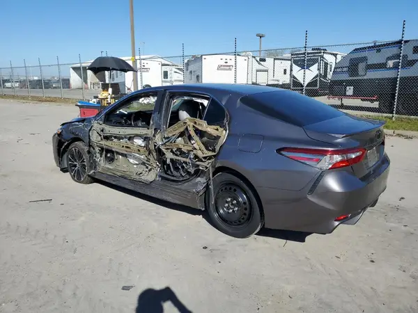 4T1B11HK6JU005632 2018 TOYOTA CAMRY - Image 2