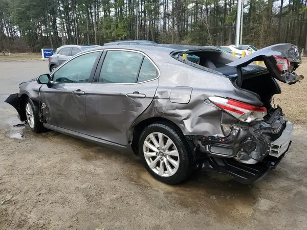 4T1B11HK6JU005856 2018 TOYOTA CAMRY - Image 2