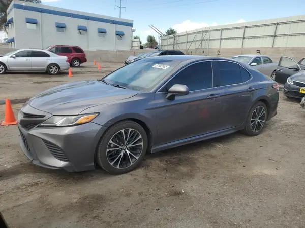 4T1B11HK6JU006084 2018 TOYOTA CAMRY - Image 1