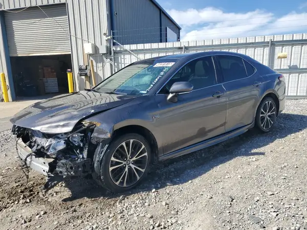 4T1B11HK6JU007008 2018 TOYOTA CAMRY - Image 1