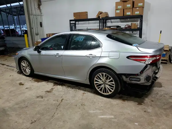 4T1B11HK6JU007378 2018 TOYOTA CAMRY - Image 2