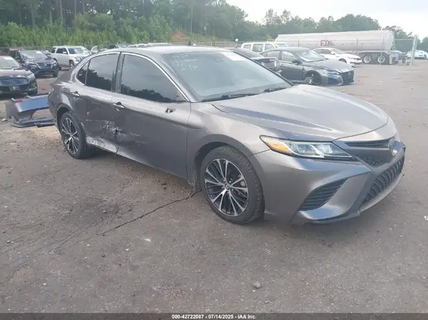 4T1B11HK6JU009132 2018 TOYOTA CAMRY - Image 1