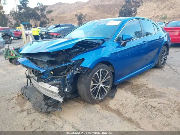 4T1B11HK6JU010202 2018 TOYOTA CAMRY - Image 2