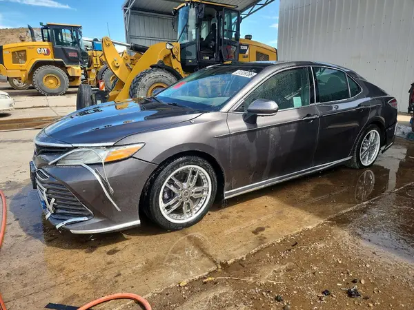 4T1B11HK6JU010961 2018 TOYOTA CAMRY - Image 1