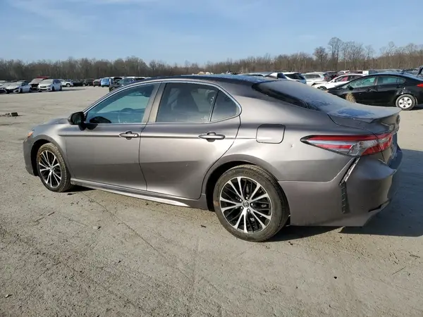 4T1B11HK6JU012418 2018 TOYOTA CAMRY - Image 2
