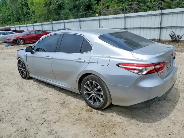4T1B11HK6JU013794 2018 TOYOTA CAMRY - Image 2