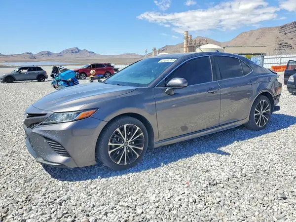 4T1B11HK6JU013987 2018 TOYOTA CAMRY - Image 1