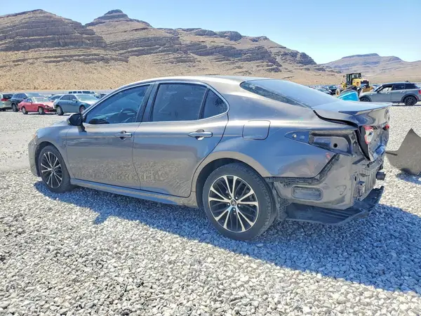 4T1B11HK6JU013987 2018 TOYOTA CAMRY - Image 2