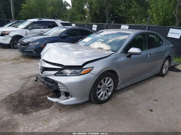 4T1B11HK6JU014511 2018 TOYOTA CAMRY - Image 2