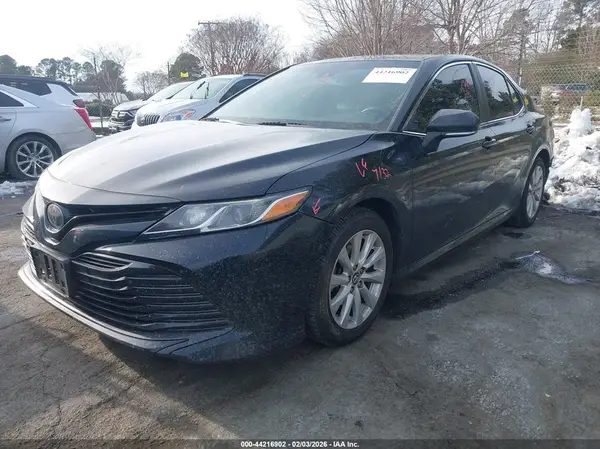 4T1B11HK6JU017084 2018 TOYOTA CAMRY - Image 2