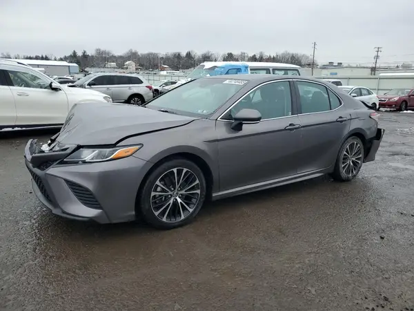4T1B11HK6JU018218 2018 TOYOTA CAMRY - Image 1