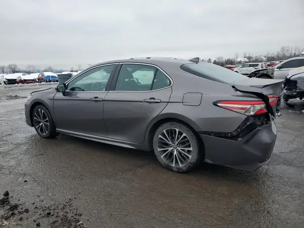 4T1B11HK6JU018218 2018 TOYOTA CAMRY - Image 2
