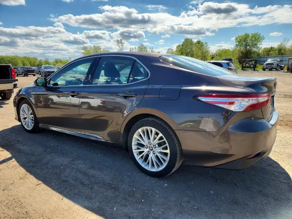 4T1B11HK6JU018395 2018 TOYOTA CAMRY - Image 2