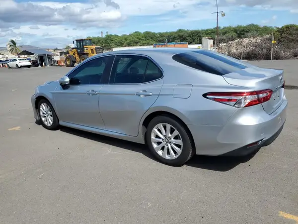 4T1B11HK6JU019501 2018 TOYOTA CAMRY - Image 2