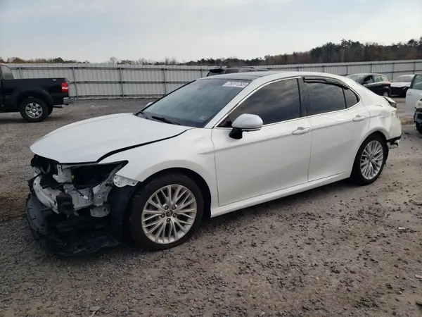 4T1B11HK6JU019515 2018 TOYOTA CAMRY - Image 1