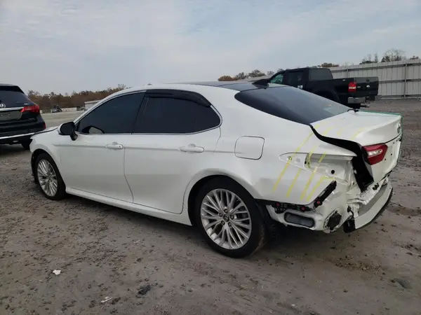 4T1B11HK6JU019515 2018 TOYOTA CAMRY - Image 2