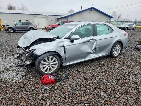 4T1B11HK6JU020129 2018 TOYOTA CAMRY - Image 1