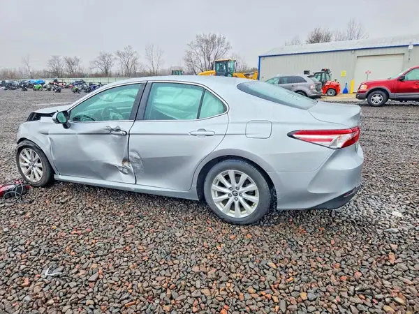 4T1B11HK6JU020129 2018 TOYOTA CAMRY - Image 2