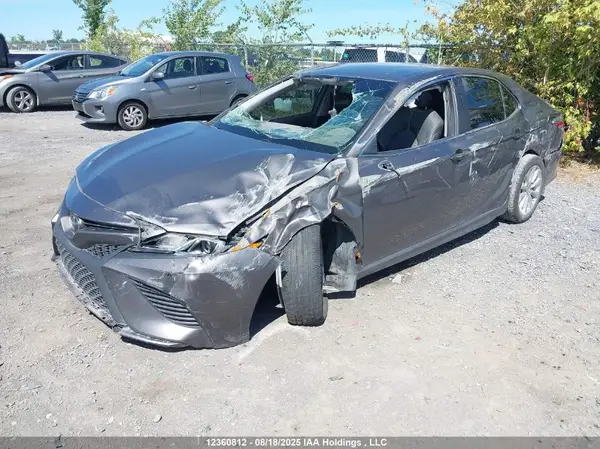 4T1B11HK6JU021698 2018 TOYOTA CAMRY - Image 2