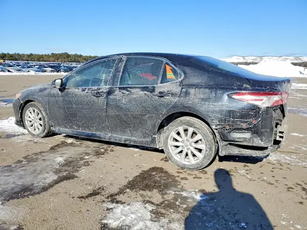 4T1B11HK6JU022270 2018 TOYOTA CAMRY - Image 2