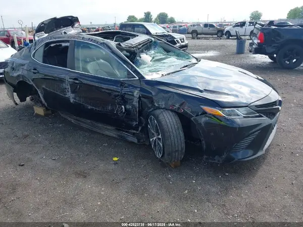4T1B11HK6JU023810 2018 TOYOTA CAMRY - Image 1
