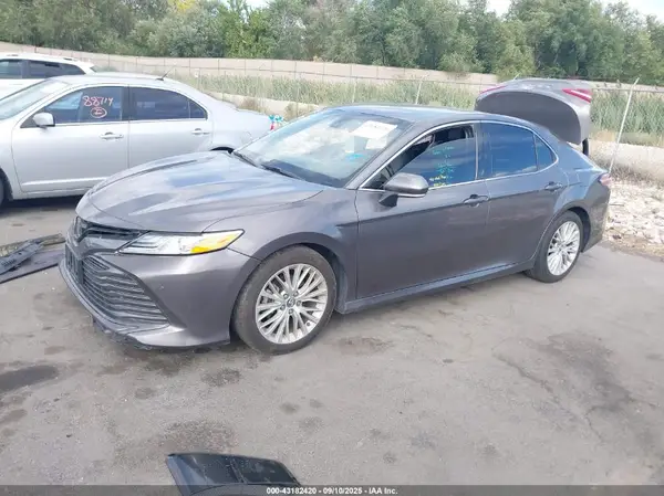 4T1B11HK6JU024455 2018 TOYOTA CAMRY - Image 2