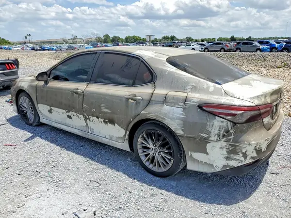 4T1B11HK6JU024679 2018 TOYOTA CAMRY - Image 2