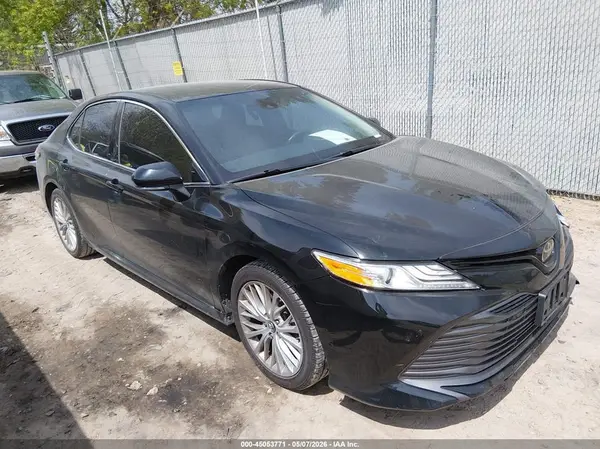 4T1B11HK6JU025802 2018 TOYOTA CAMRY - Image 1