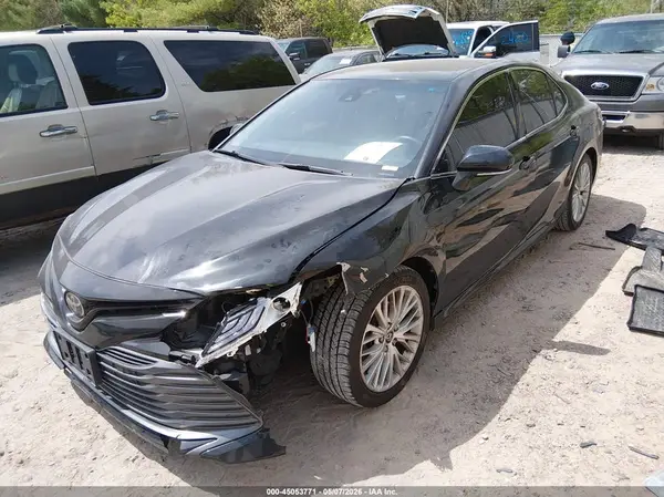 4T1B11HK6JU025802 2018 TOYOTA CAMRY - Image 2