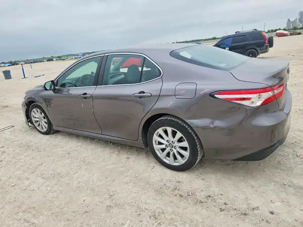 4T1B11HK6JU026769 2018 TOYOTA CAMRY - Image 2