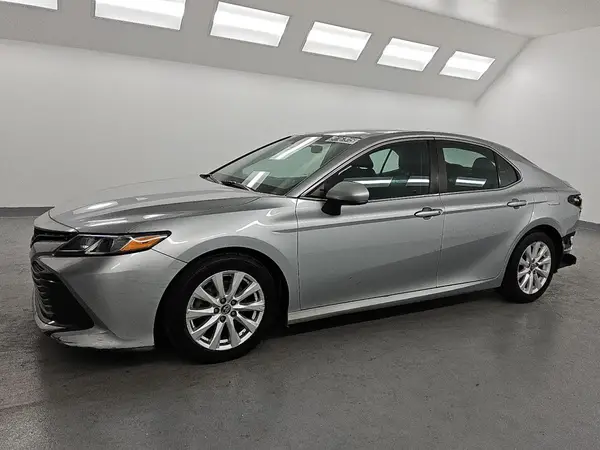 4T1B11HK6JU026786 2018 TOYOTA CAMRY - Image 1