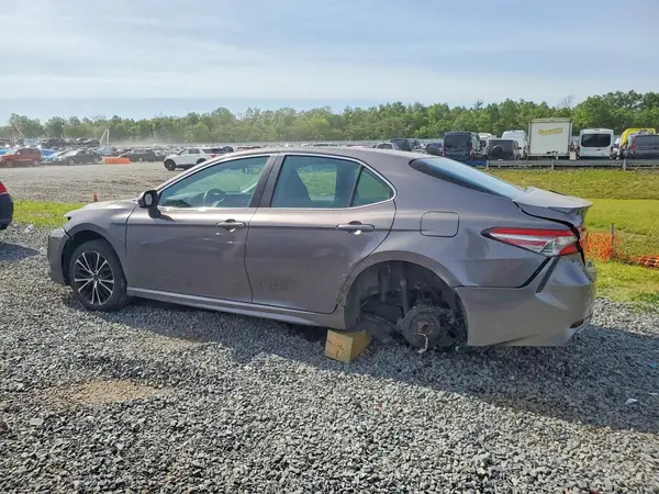 4T1B11HK6JU029039 2018 TOYOTA CAMRY - Image 2