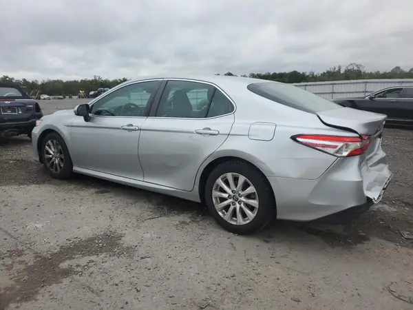 4T1B11HK6JU029610 2018 TOYOTA CAMRY - Image 2