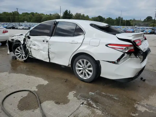 4T1B11HK6JU030529 2018 TOYOTA CAMRY - Image 2