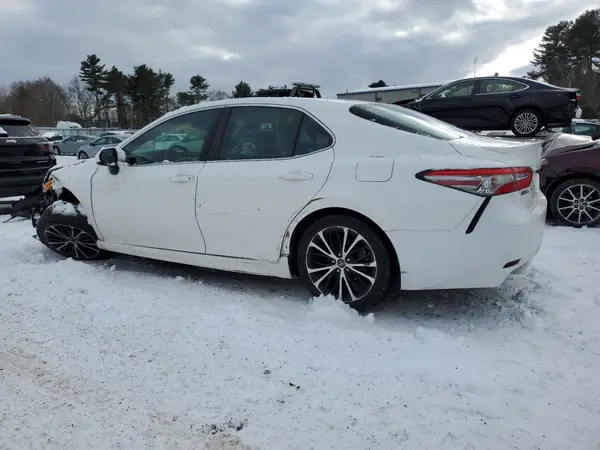 4T1B11HK6JU031180 2018 TOYOTA CAMRY - Image 2