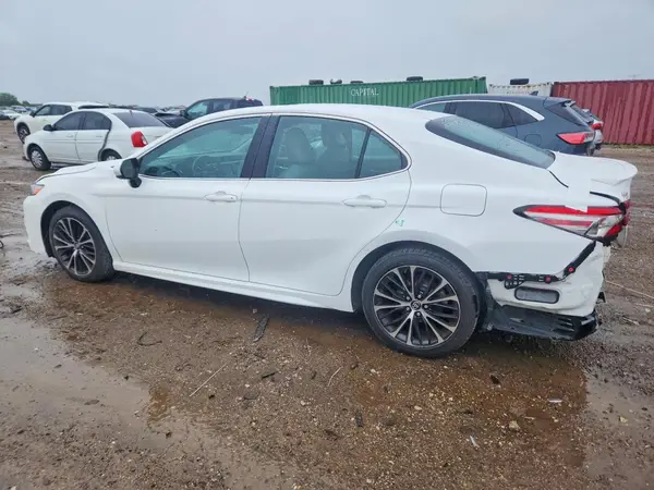4T1B11HK6JU032829 2018 TOYOTA CAMRY - Image 2