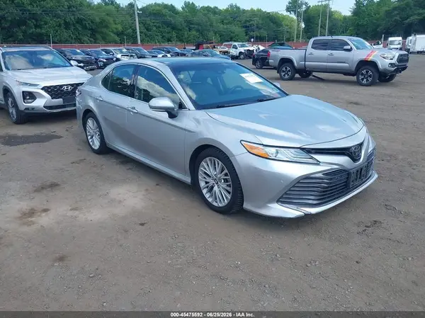 4T1B11HK6JU033107 2018 TOYOTA CAMRY - Image 1