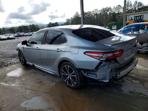 4T1B11HK6JU033253 2018 TOYOTA CAMRY - Image 2