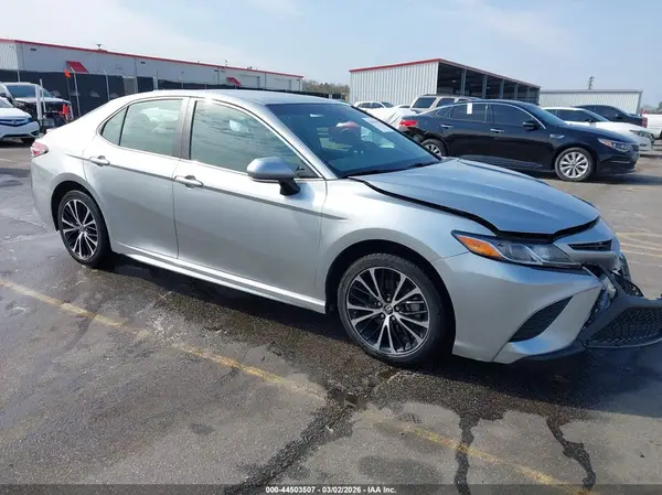 4T1B11HK6JU034760 2018 TOYOTA CAMRY - Image 1
