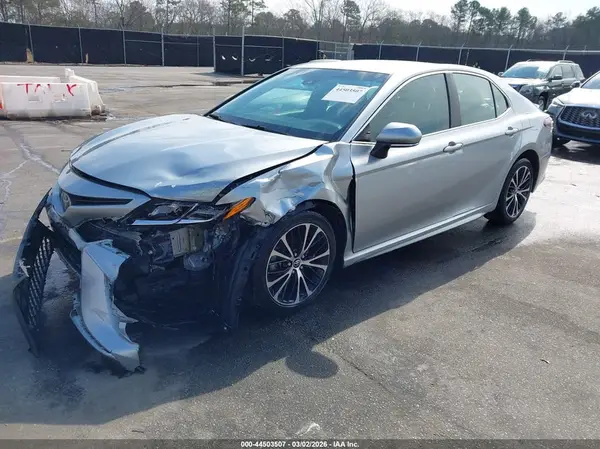 4T1B11HK6JU034760 2018 TOYOTA CAMRY - Image 2