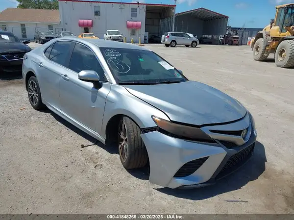 4T1B11HK6JU036170 2018 TOYOTA CAMRY - Image 1