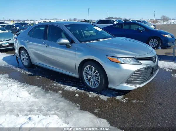 4T1B11HK6JU036203 2018 TOYOTA CAMRY - Image 1